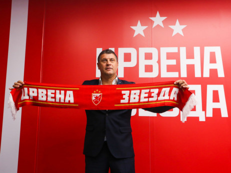 Vladan Milojević o diktaturi, Hariju Poteru, Ferariju... : Zanimljivo predavanje Zvezdinog trenera kolegama