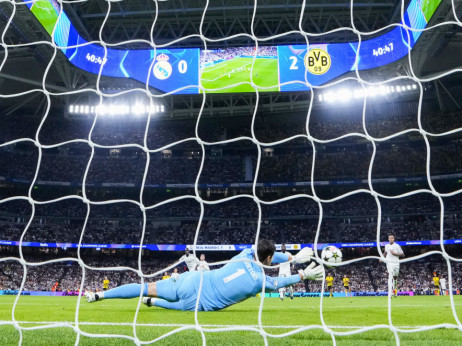 Epidemija na "Bernabeu": Tibo Kurtoa ne brani u "El klasiku"