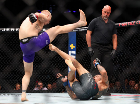 UFC u Kanzas Sitiju: Ijan Geri savladao Pratesa u glavnoj borbi večeri, Entoni Smit okačio rukavice o klin